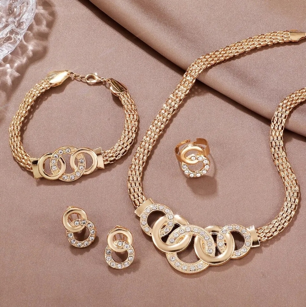 Beautiful Gold Tone Necklace Set